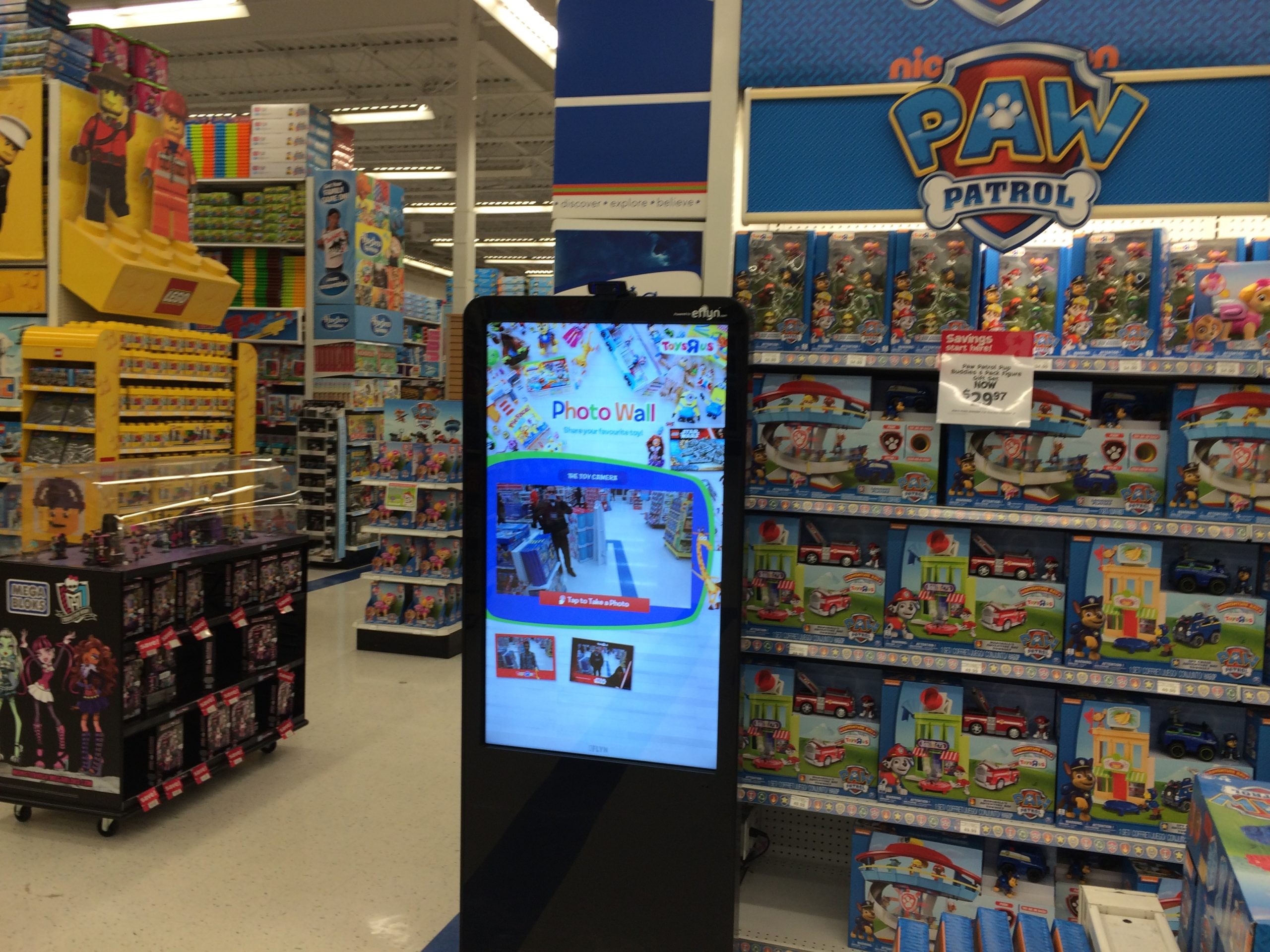 Eflyn's Festive Holiday Marketing Campaign at Toys R Us: Interactive Photo Wall, Holiday Video Postcards, and More!